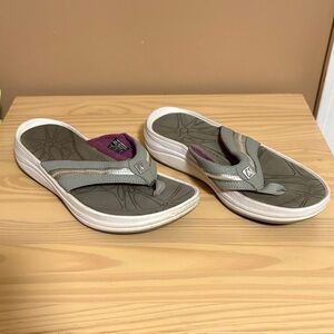 New Balance Rock & Tone Women's Gray and Cream Toning Sandals